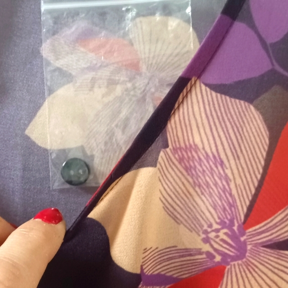 LOGO~Sheer, stunning & NEW! - Picture 7 of 9